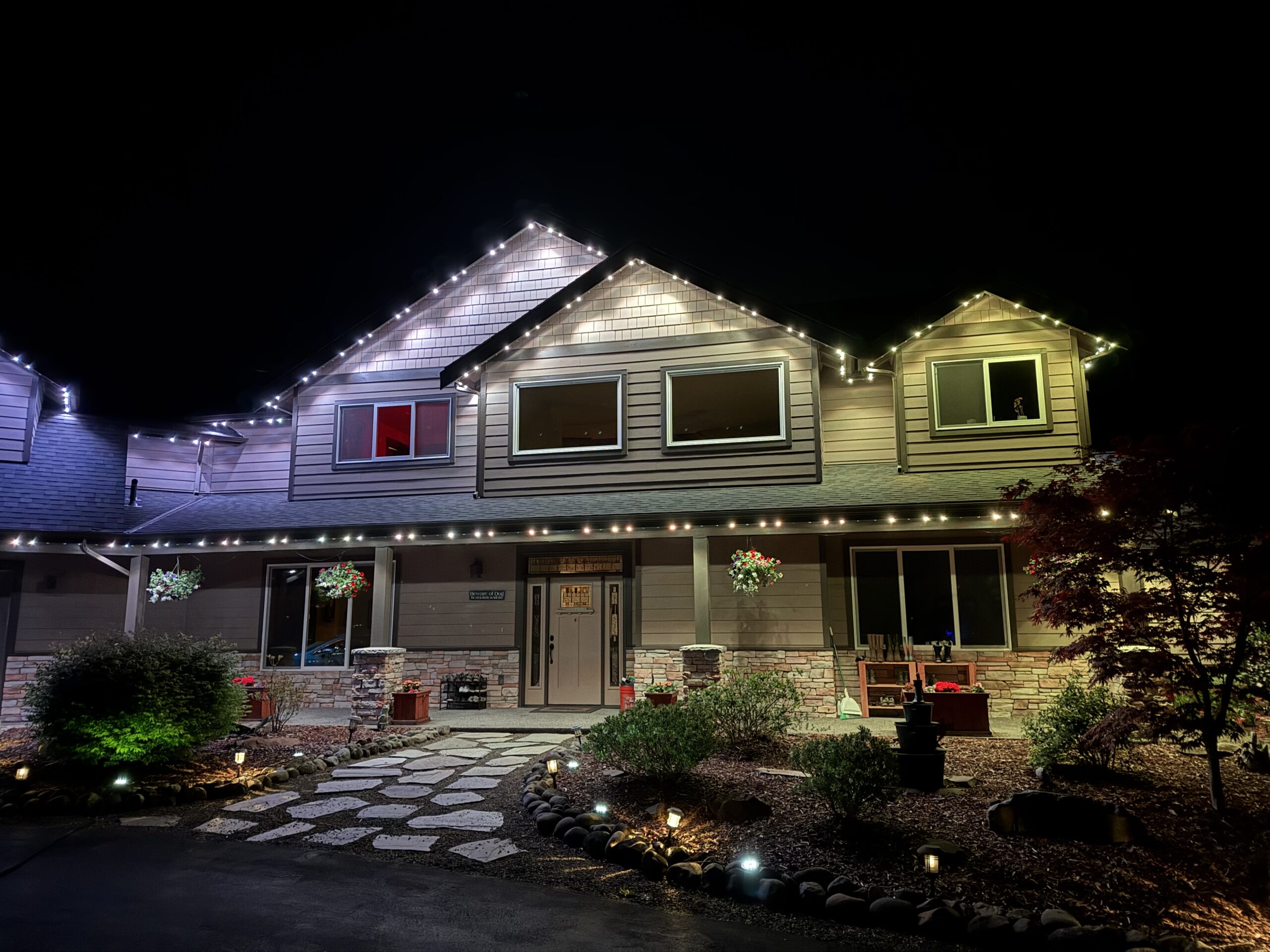 Building with permanent exterior LED lighting